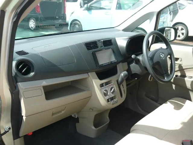 Daihatsu Move 2013 photo 3