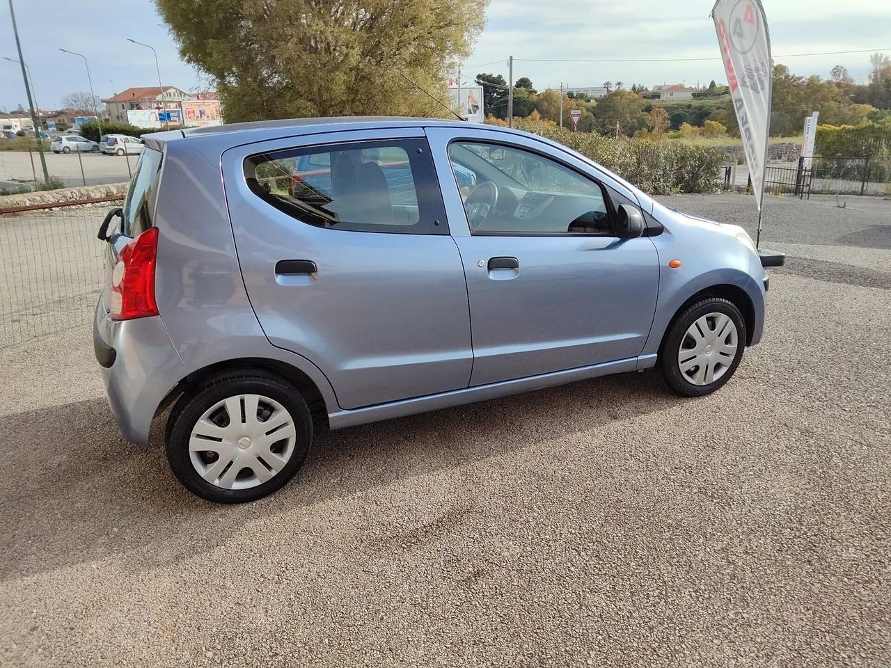 Nissan Pixo 2009 photo 5