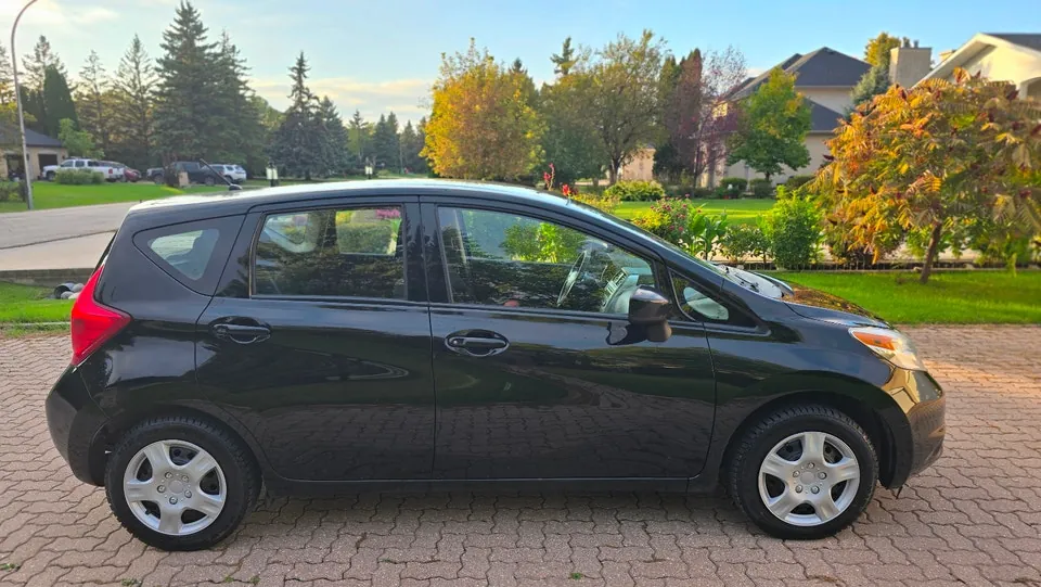 Nissan Versa 2015 photo 4
