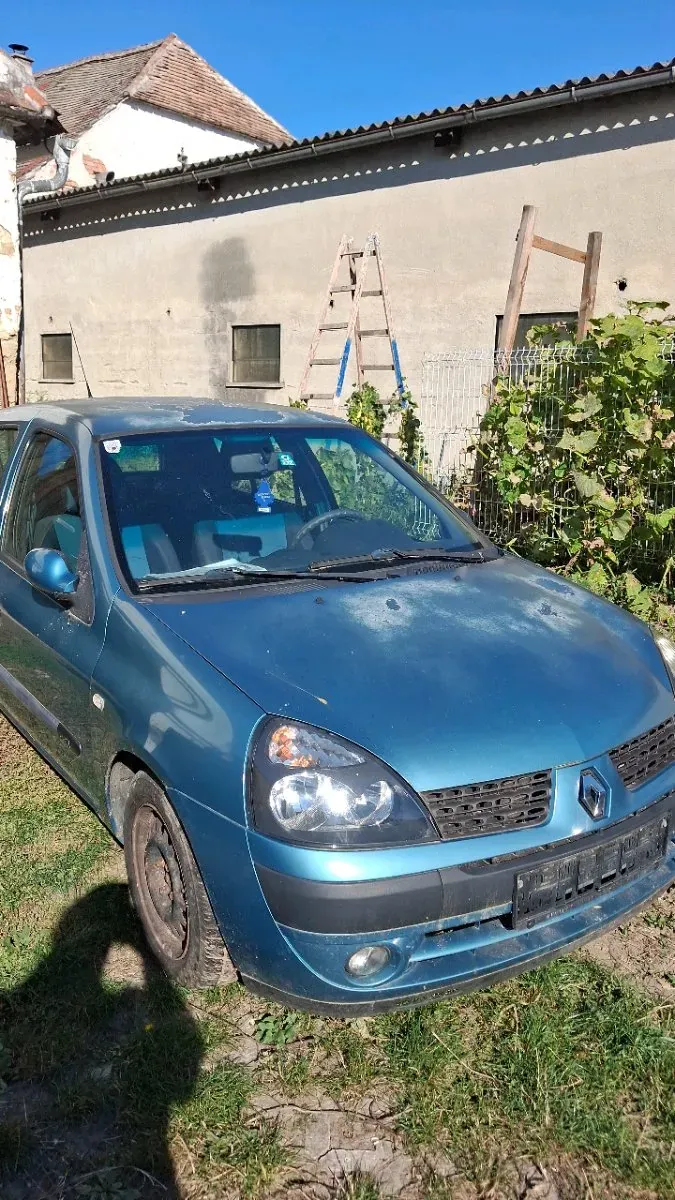 Renault Clio 2003 photo 2