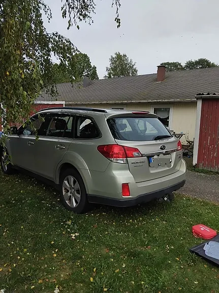 Subaru Outback 2012 photo 2