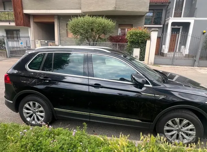 Volkswagen Tiguan 2022 photo 2