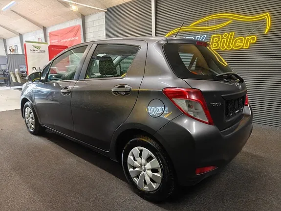 Toyota Yaris 2012 photo 3