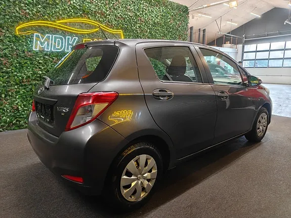 Toyota Yaris 2012 photo 4