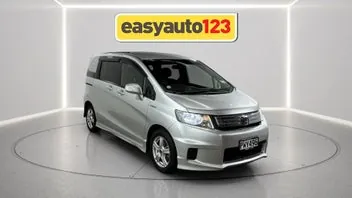 Honda Freed 2011 photo 2