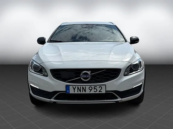 Volvo V60 Cross Country 2018 photo 2