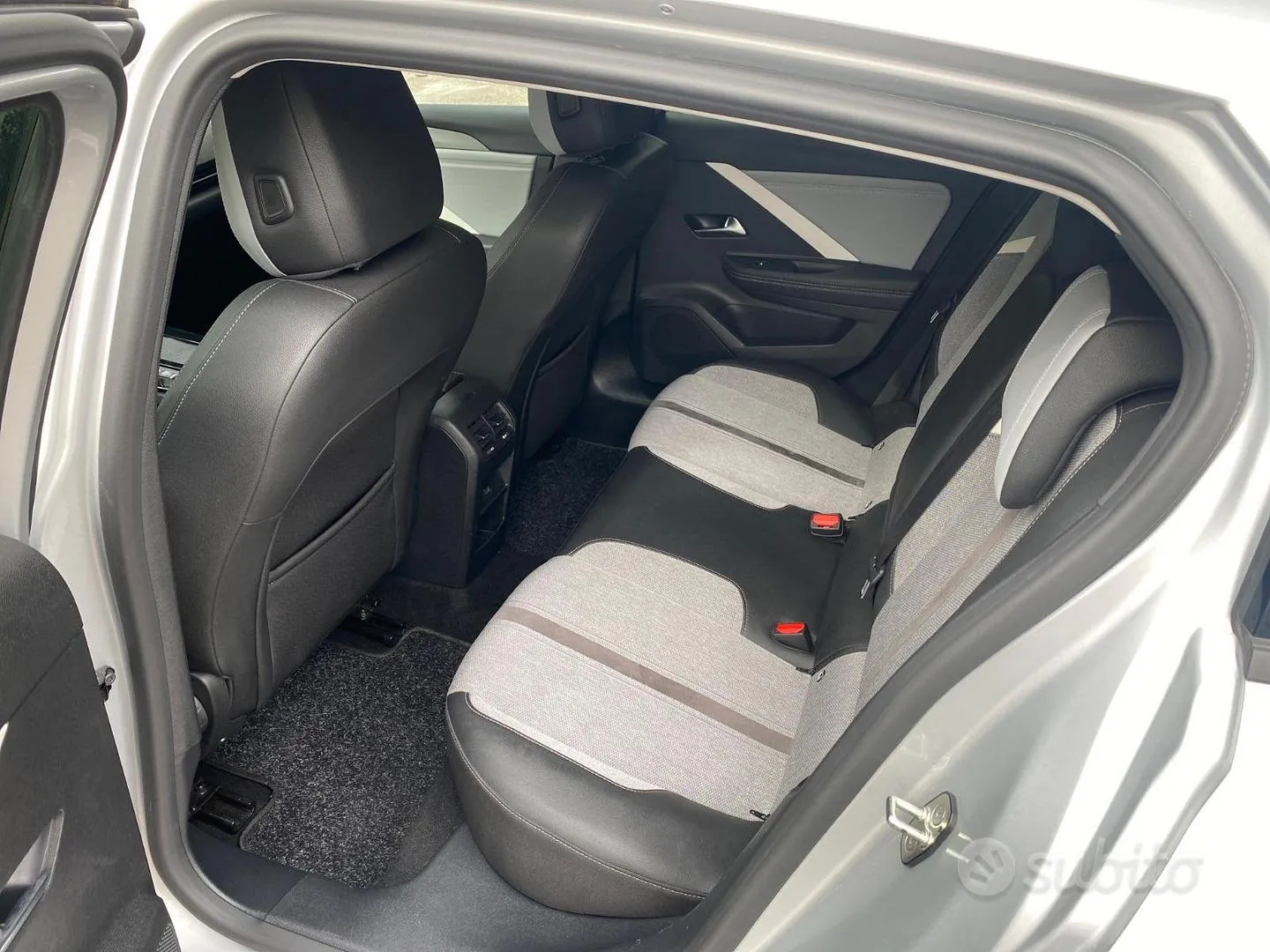 Opel Astra 2023 photo 3