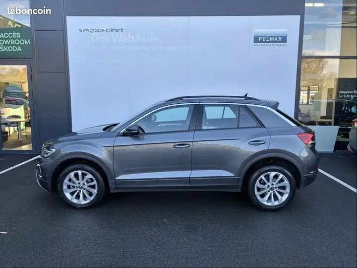 Volkswagen T-Roc 2023 photo 3