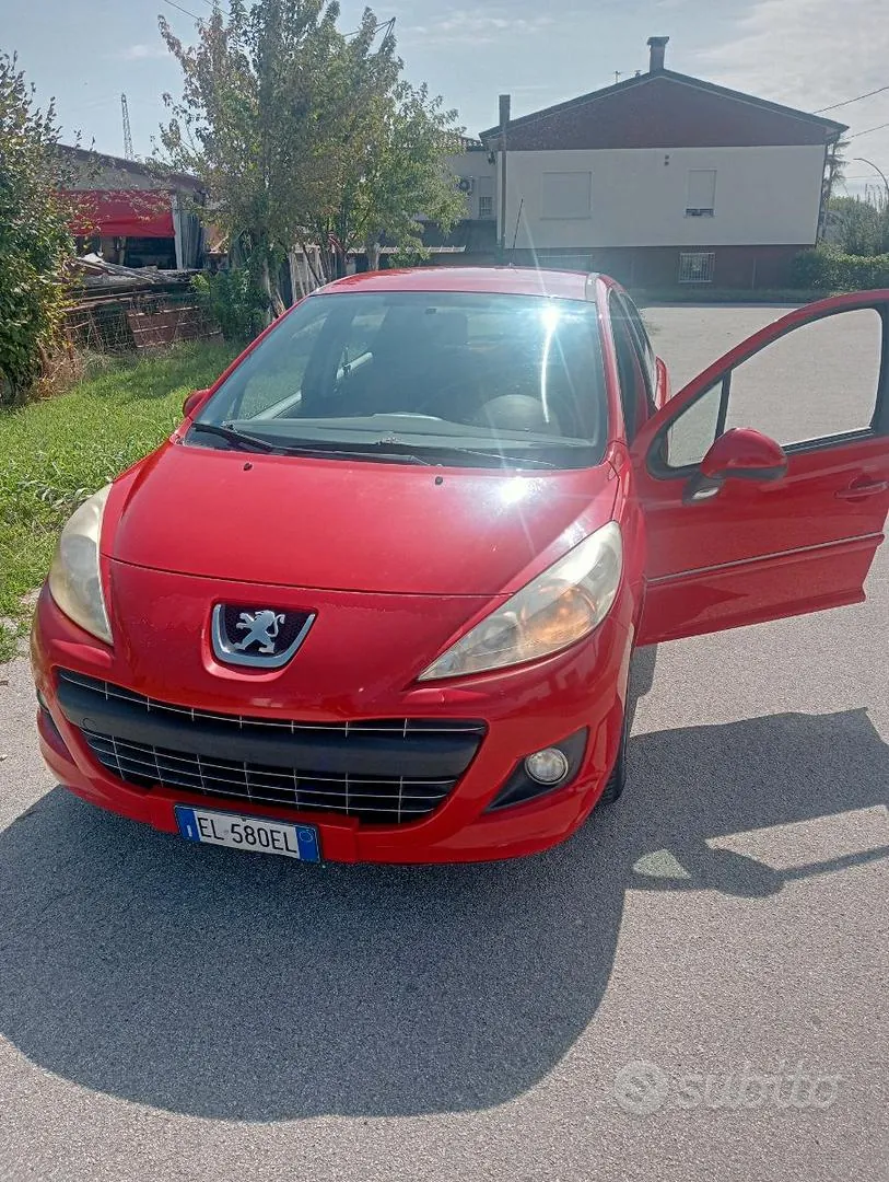 Peugeot 207 2012 photo 4