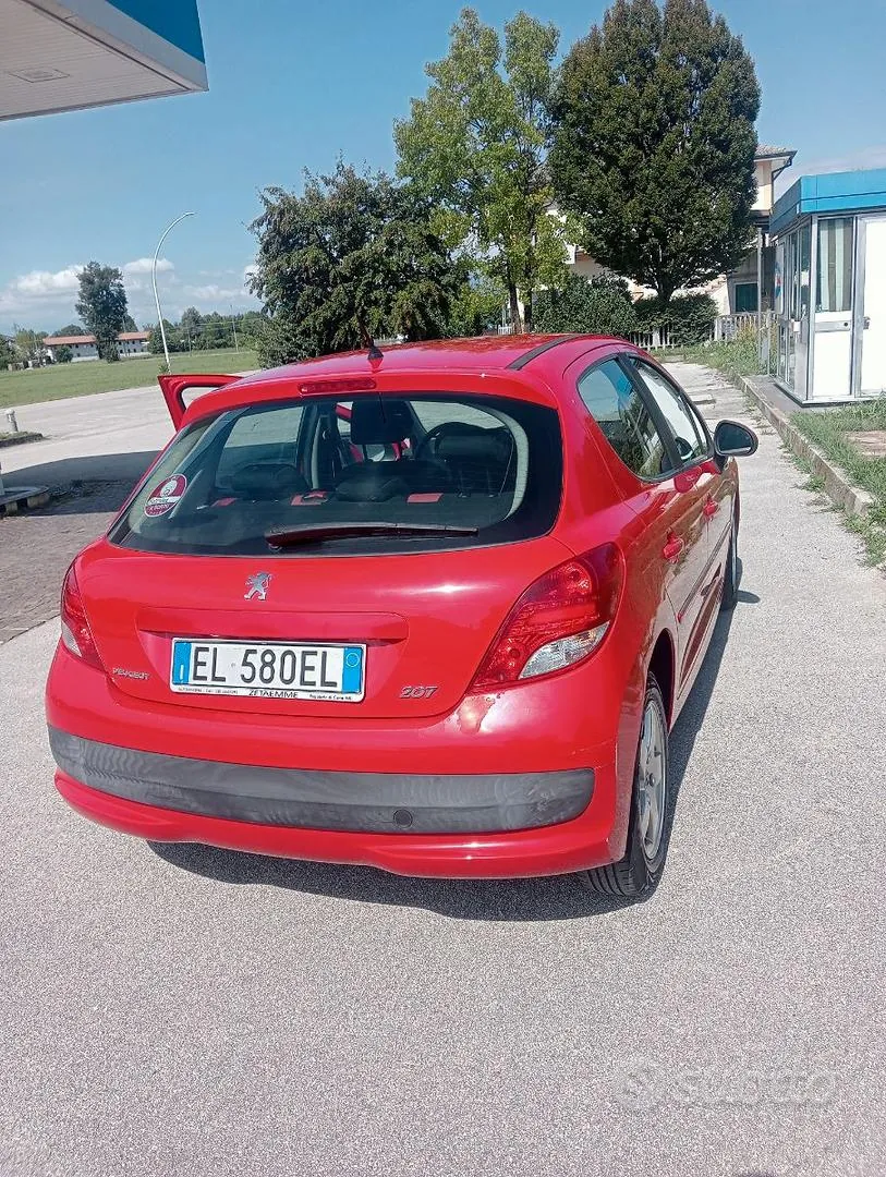 Peugeot 207 2012 photo 5