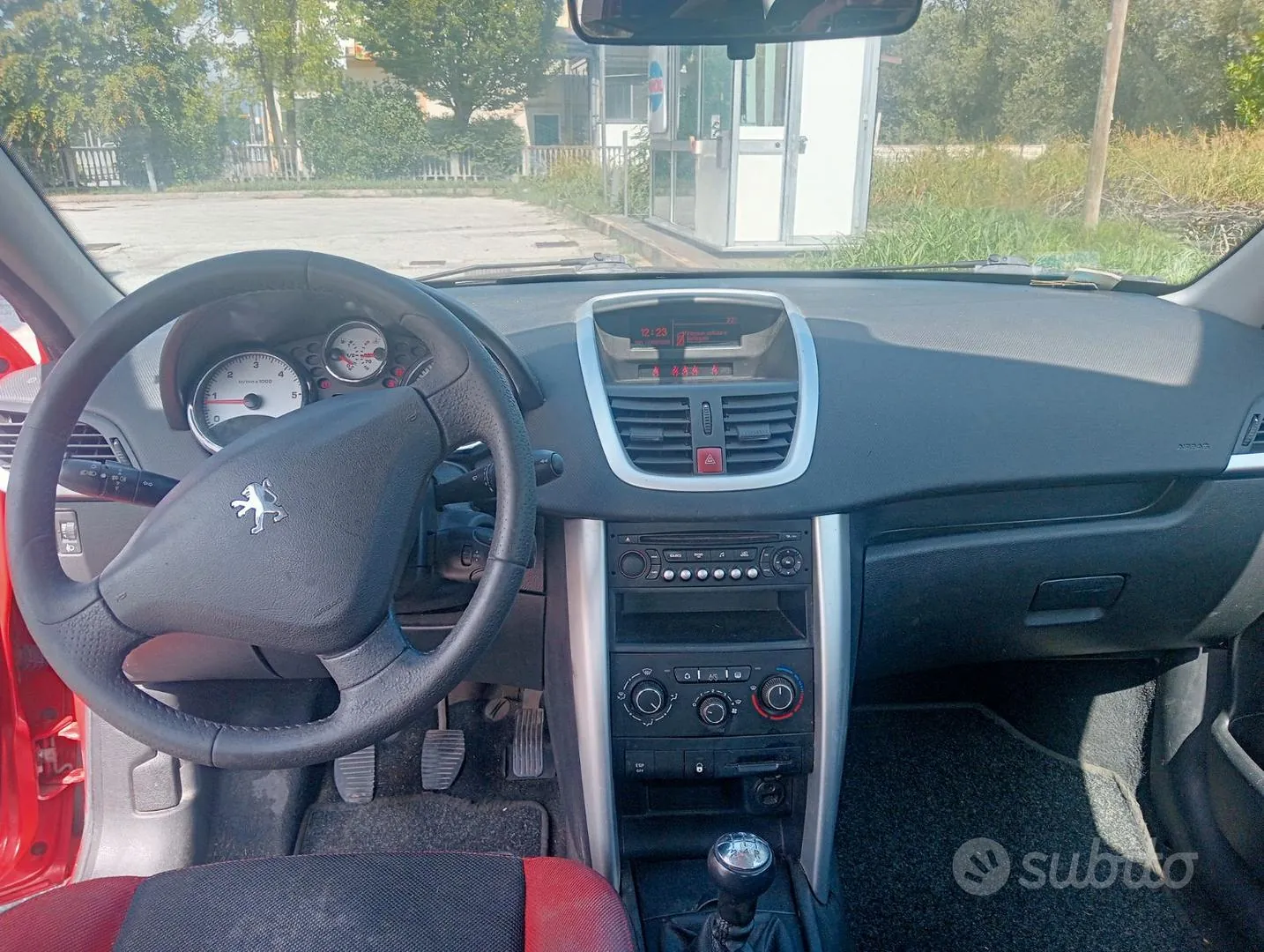 Peugeot 207 2012 photo 2
