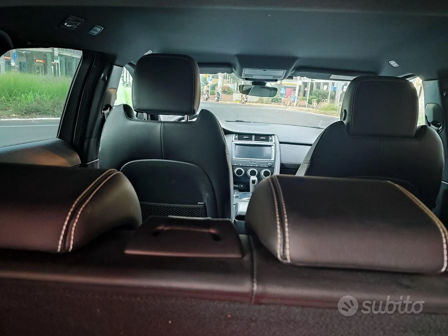 Jaguar E-Pace 2018 photo 2