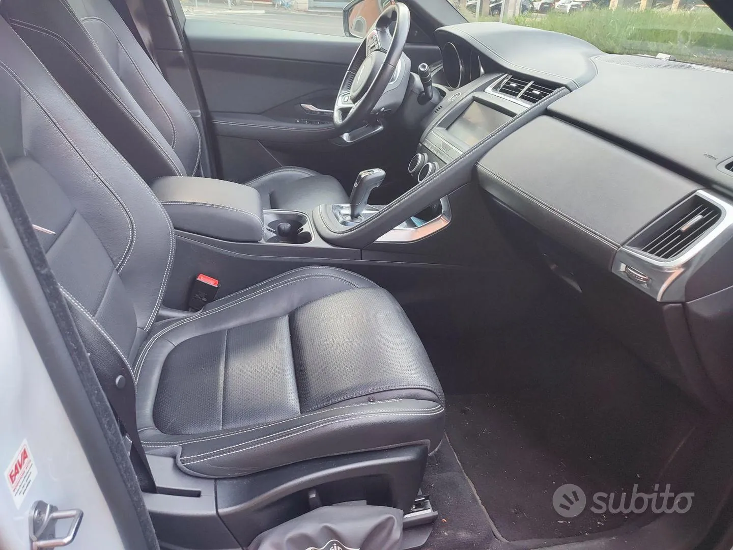 Jaguar E-Pace 2018 photo 3