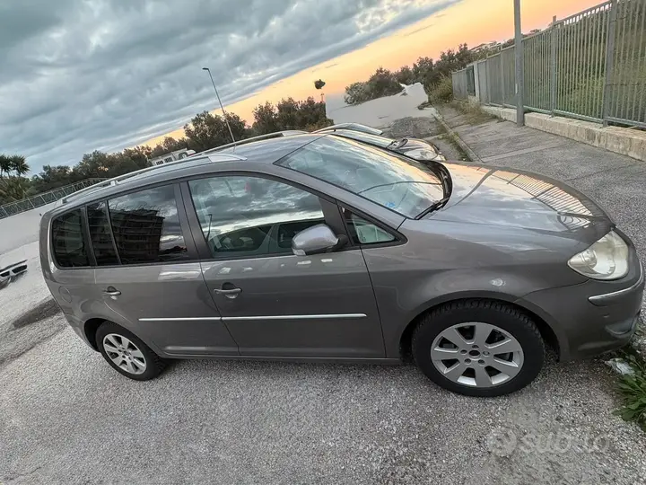 Volkswagen Touran 2008 photo 4