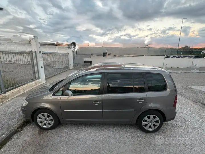 Volkswagen Touran 2008 photo 3