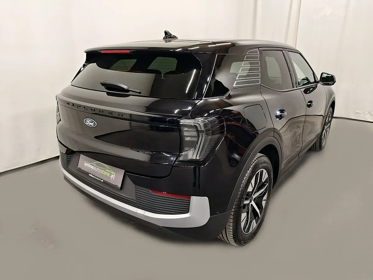 Ford Explorer 2025 photo 3