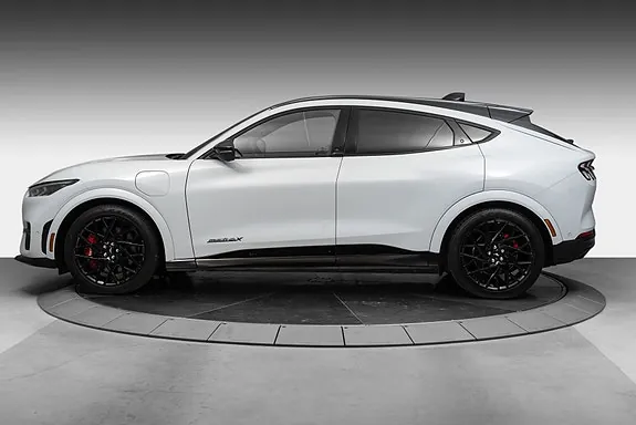Ford Mustang Mach-E 2023 photo 2
