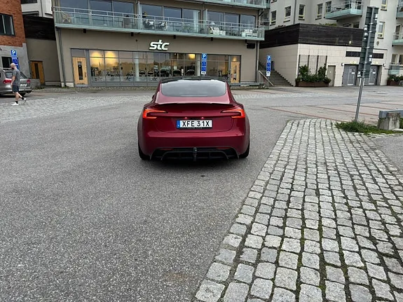 Tesla Model 3 2024 photo 4