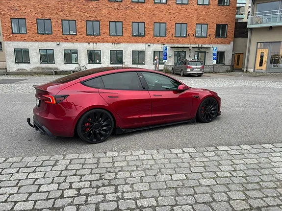 Tesla Model 3 2024 photo 3