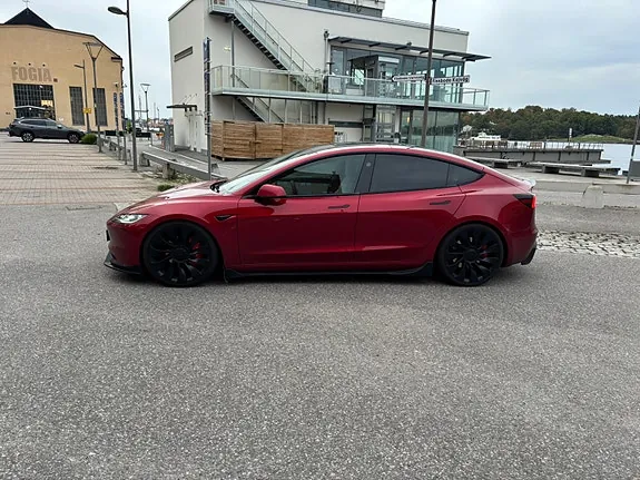 Tesla Model 3 2024 photo 2