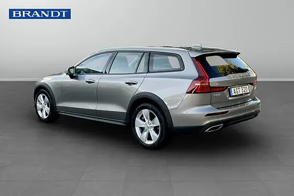 Volvo V60 Cross Country 2022 photo 2