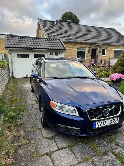 Volvo V70 2012 photo 2