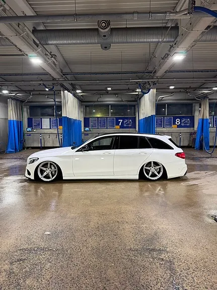 Mercedes-Benz C220 2017 photo 2