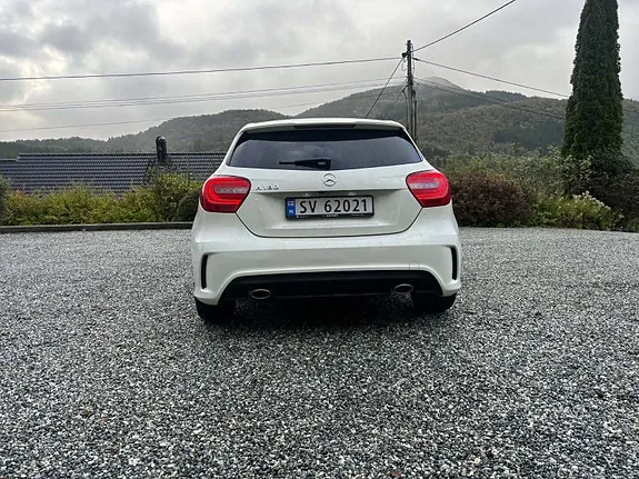 Mercedes-Benz A180 2015 photo 5