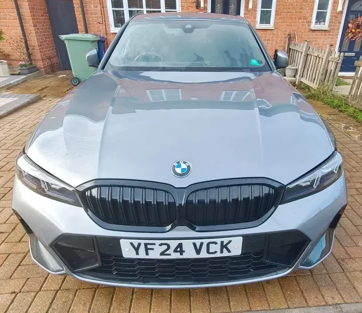 BMW 3 Series 2024 photo 2