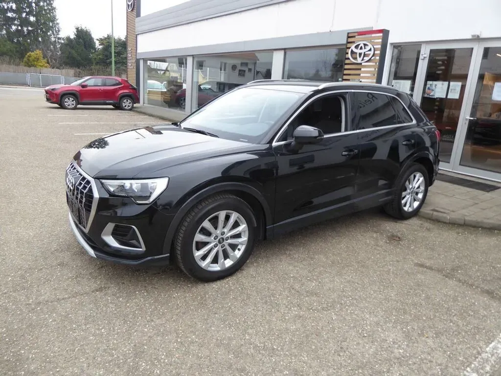 Audi Q3 2021 photo 2