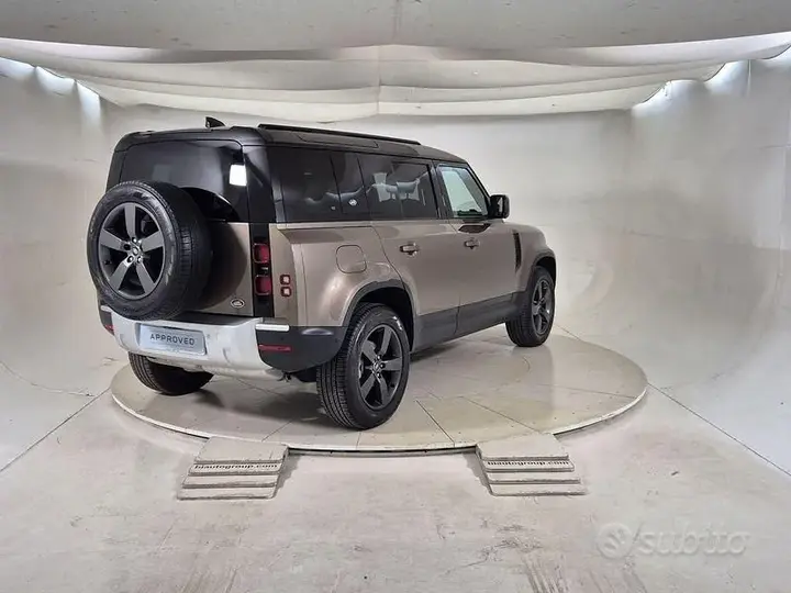 Land Rover Defender 2023 photo 2