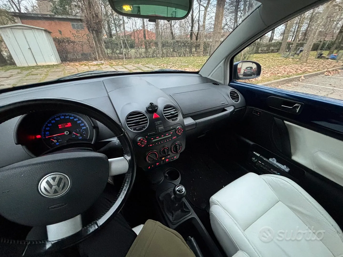 Volkswagen New Beetle 2009 photo 3