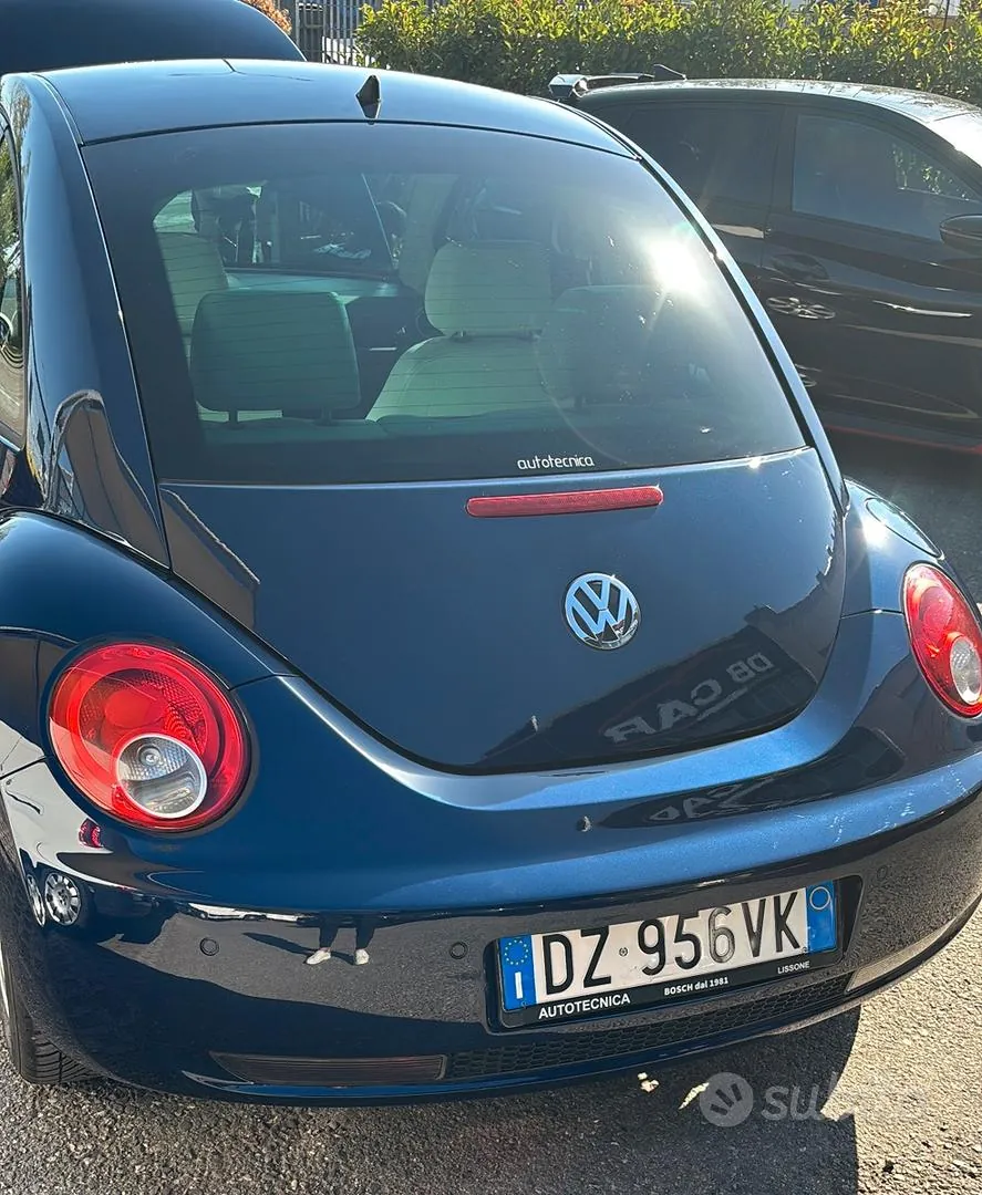 Volkswagen New Beetle 2009 photo 2