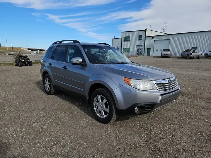 Subaru Forester 2010 photo 2