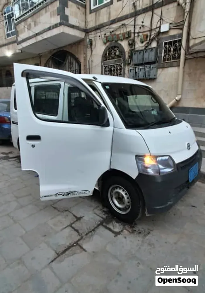 Toyota Bus - Van 2013 photo 3