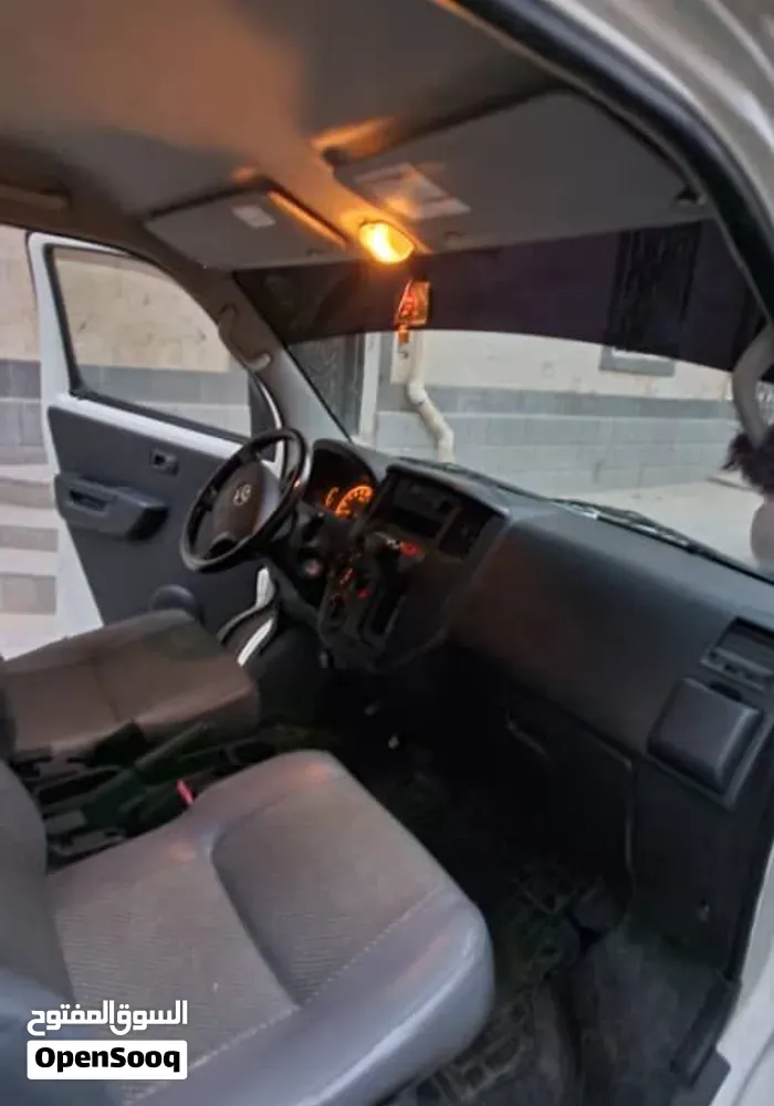 Toyota Bus - Van 2013 photo 2