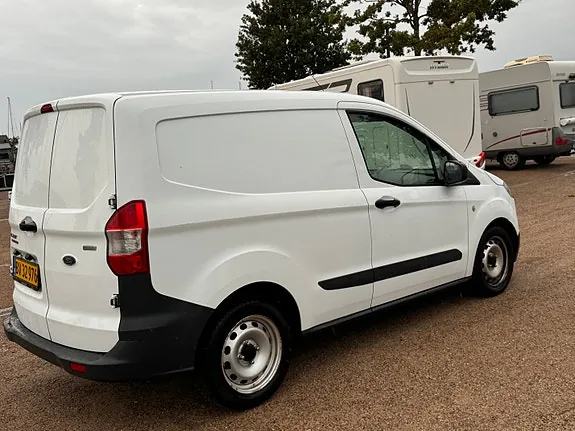 Ford Transit Courier 2018 photo 4