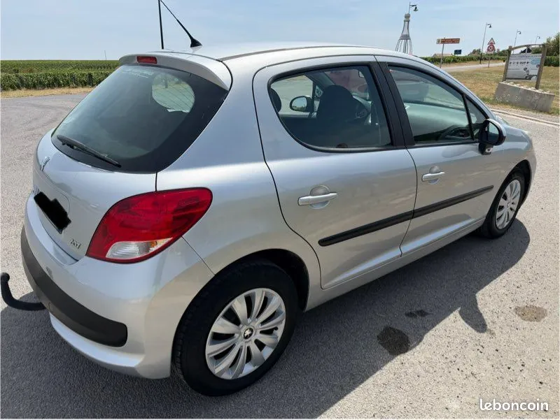 Peugeot 207 2011 photo 4