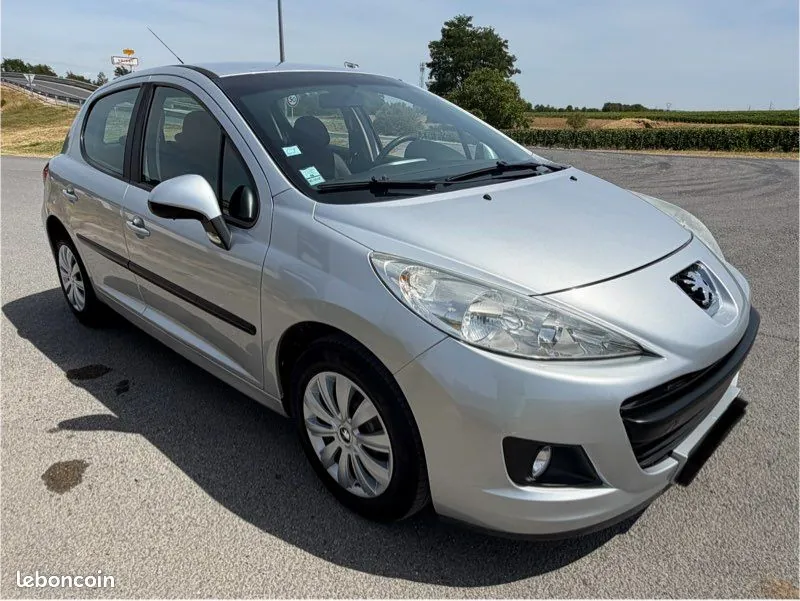 Peugeot 207 2011 photo 3