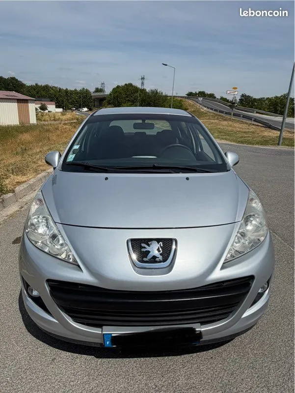 Peugeot 207 2011 photo 2