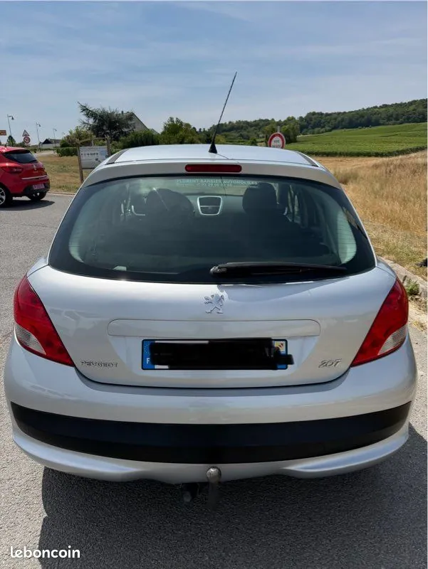 Peugeot 207 2011 photo 5