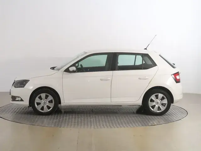 Skoda Fabia 2016 photo 2