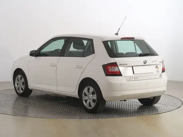 Skoda Fabia 2016 photo 3
