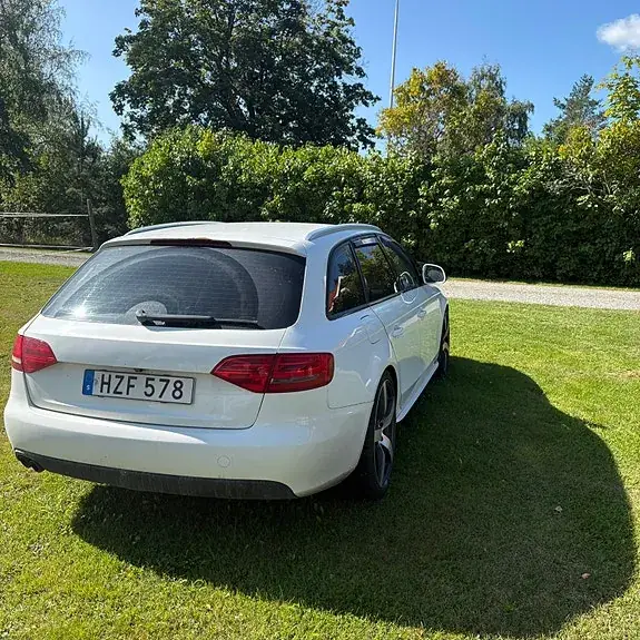 Audi A4 2009 photo 2