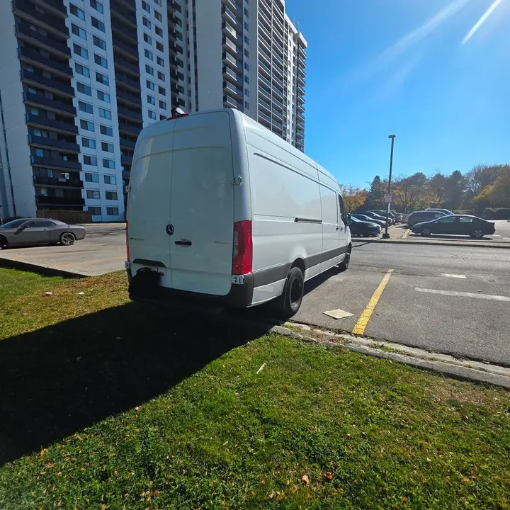 Mercedes-Benz Sprinter Van 2023 photo 3