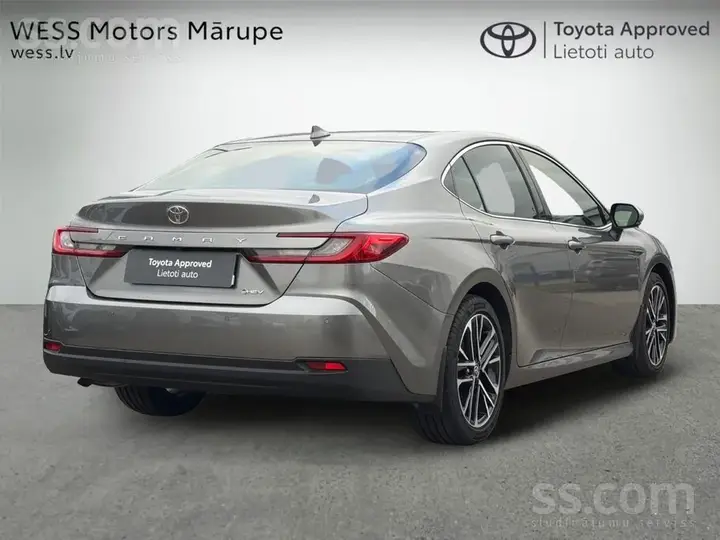 Toyota Camry 2025 photo 2