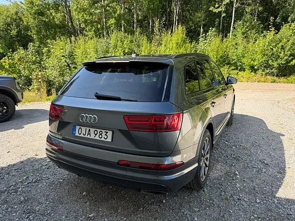 Audi Q7 2017 photo 2