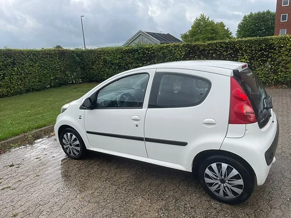 Peugeot 107 2010 photo 4