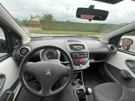 Peugeot 107 2010 photo 5