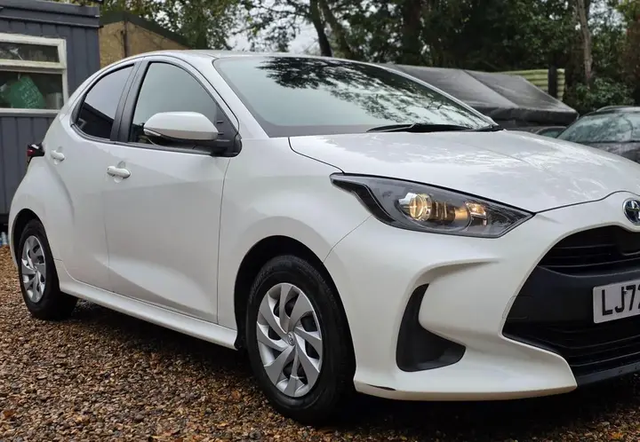 Toyota Yaris 2023 photo 2
